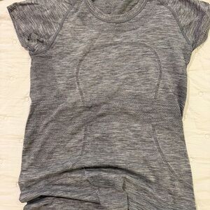 Lululemon Athletica Heathered Gray Short Sleeve Tee